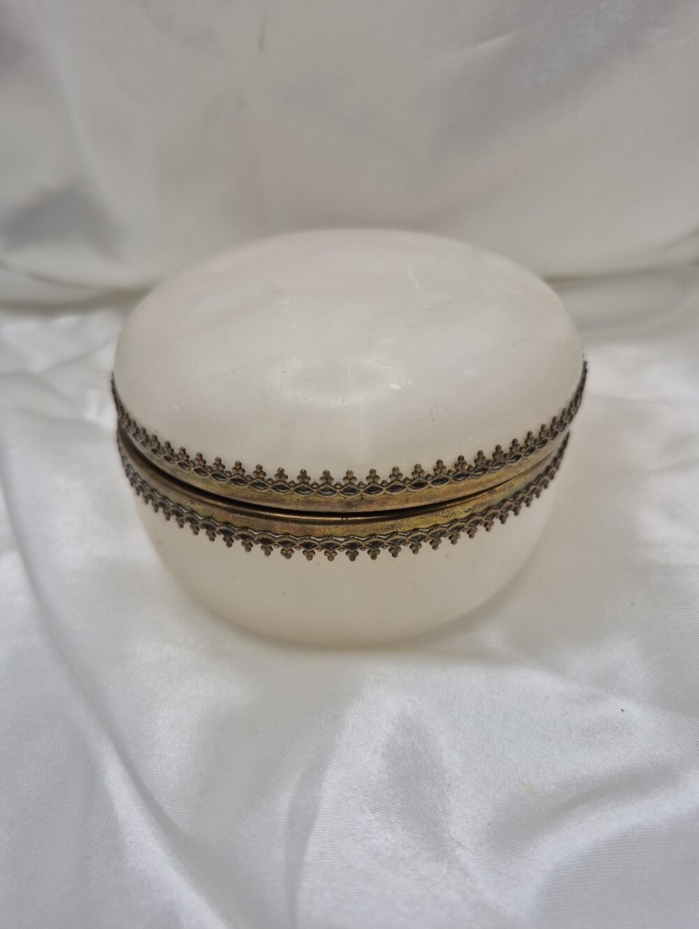 Elegant Cream Alabaster Decorative Trinket Box Dish with Brass Rim Limoge